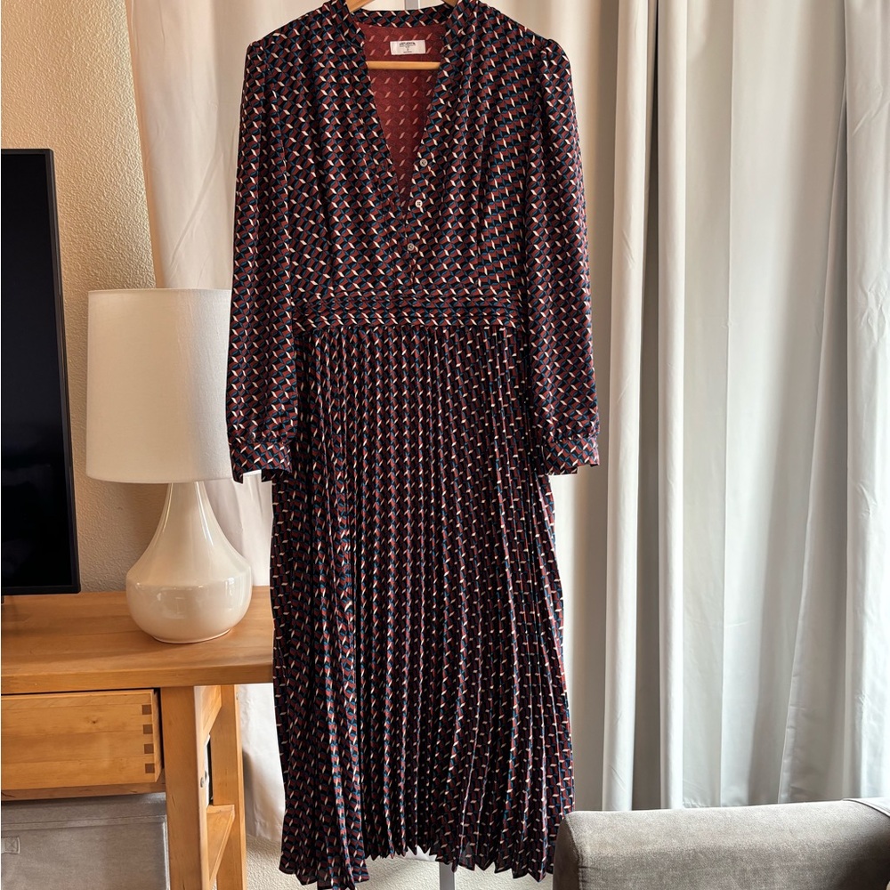 UNTUCKit Black and Red Geometric Long Sleeve Dress